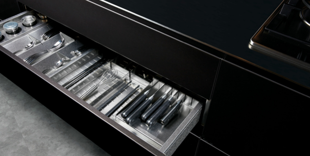 Drawer accessories in stainless steel with Starlight finishing.